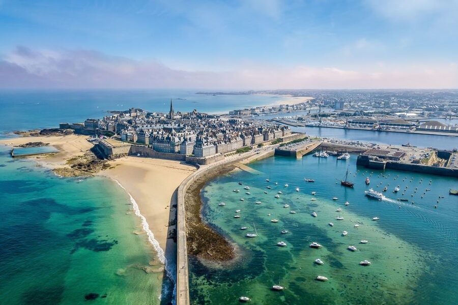 From Paris: Normandy Landing Beaches D-Day Tour by Minibus - Pointe du Hoc: a timed stop at another key assault sector