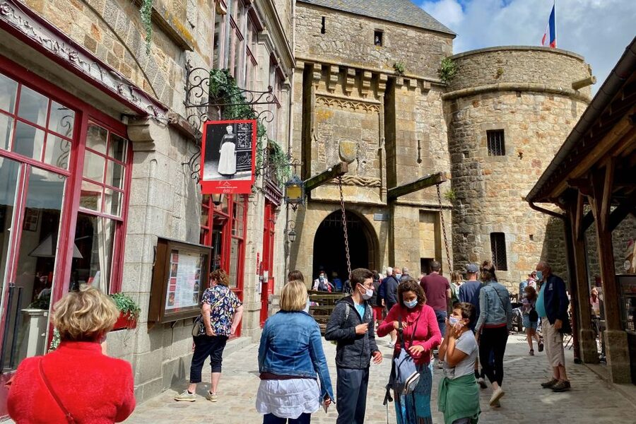 From Paris: Private Mont Saint-Michel & Normandy D-Day Tour - Mont Saint-Michel Abbey visit: UNESCO views and guided context