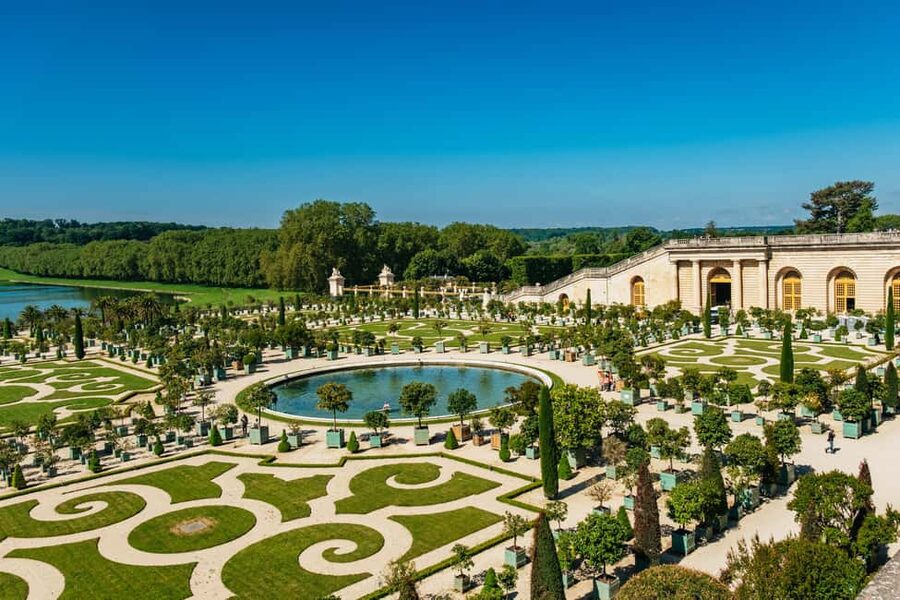From Paris: Skip-the-Line Palace of Versailles Bike Tour - Entering the Château: skip-the-line palace time you can actually enjoy