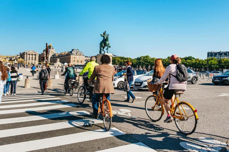 From Paris: Skip-the-Line Palace of Versailles Bike Tour - Royal gardens and fountains: the music fountain moment