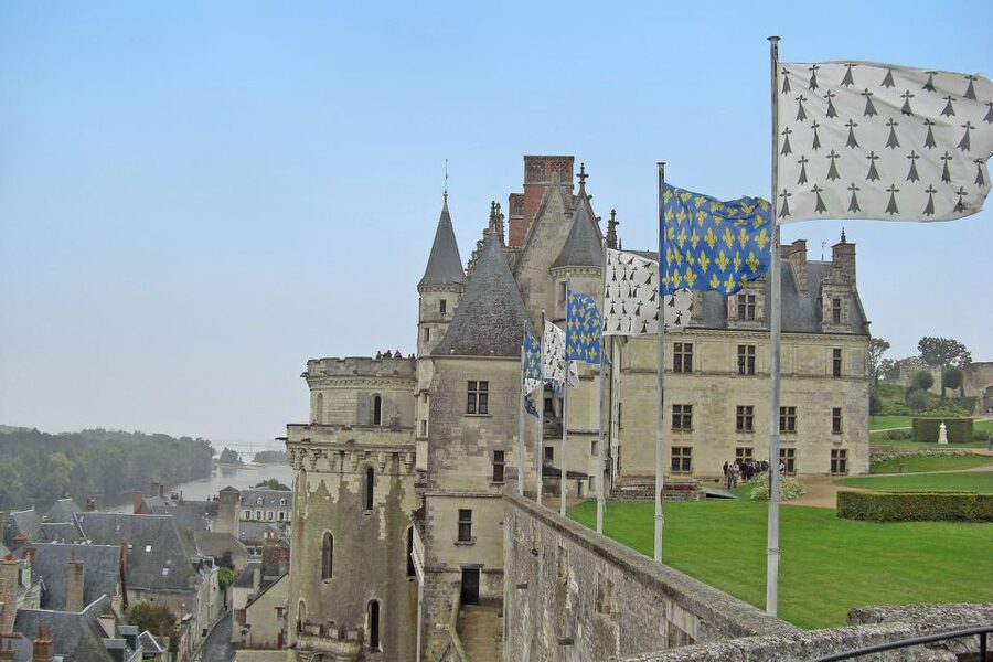 From Paris: Small-Group Loire Valley Castles Full-Day Tour - Lunch time and the included wine tasting break