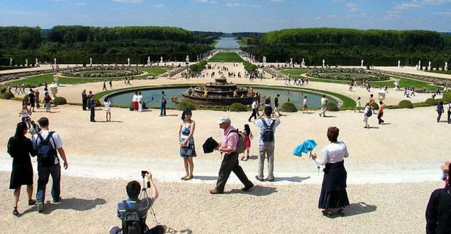 From Paris: Versailles Guided Tour by Deluxe Minibus - Getting from Paris to Versailles without wasting your day