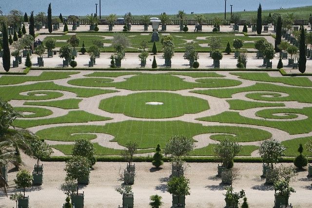 From Paris: Versailles Guided Tour by Deluxe Minibus - FAQ