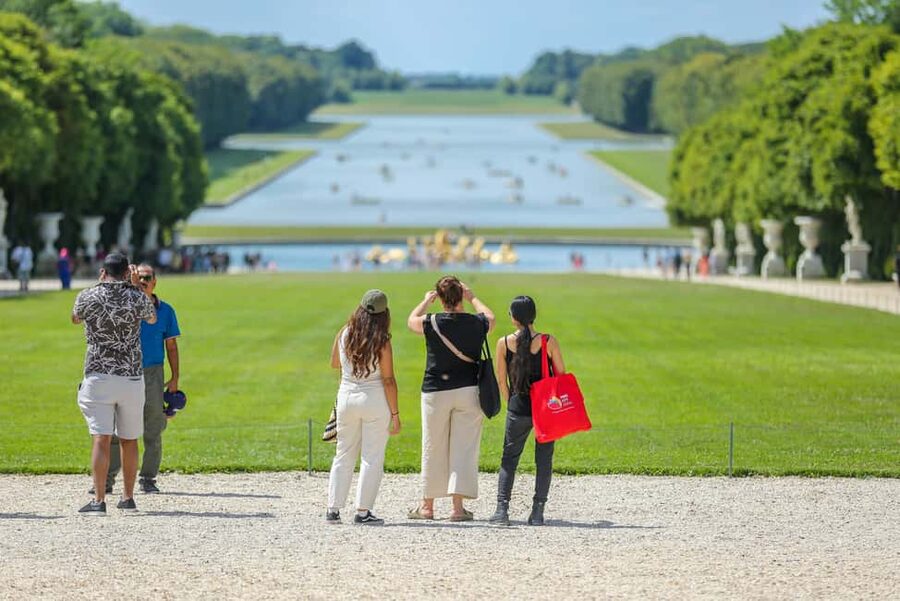 From Paris: Versailles Guided Tour with Skip-the-Line Entry - Value for $115: What You Get, and What You Do Not