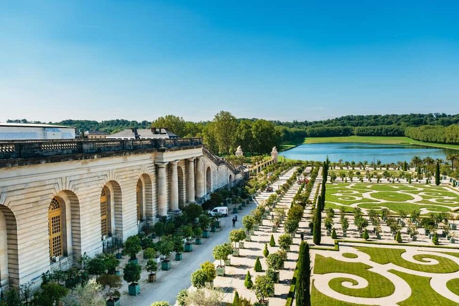 From Paris: Versailles Palace Guided Tour & Gardens Access - Fast-Track Versailles: Getting There Without Spending Your Morning in Lines