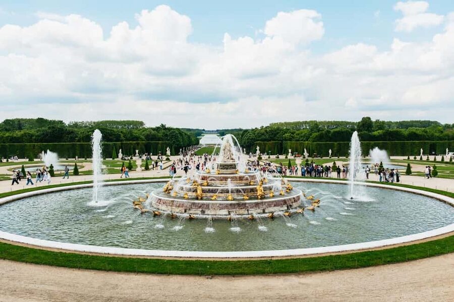 From Paris: Versailles Palace Guided Tour & Gardens Access - The story thread: Louis XIV and the road toward the French Revolution