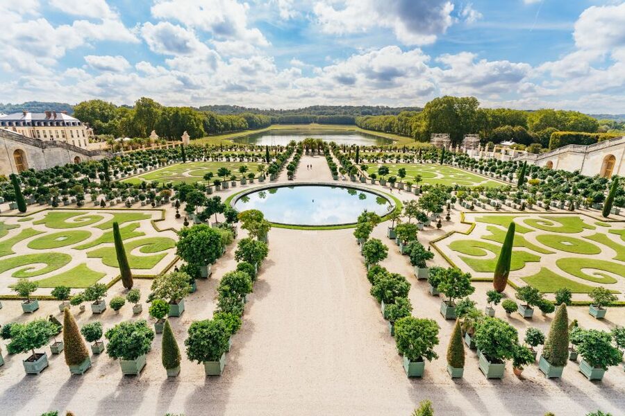 From Paris: Versailles Palace Guided Tour & Gardens Access - Gardens time: 2 hours to roam, plus what changes by season