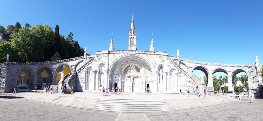 From San Sebastian: Lourdes Private Full-Day Tour - Entering the sanctuary zone: basilica mass and calm first steps