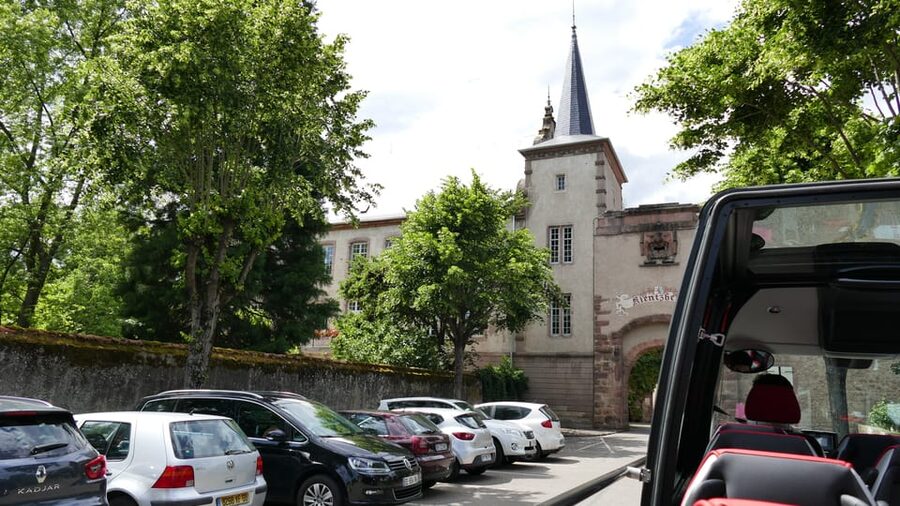 From Strasbourg: Medieval Villages & Wine Tasting Day Trip - Hunawihr and that fountain photo moment