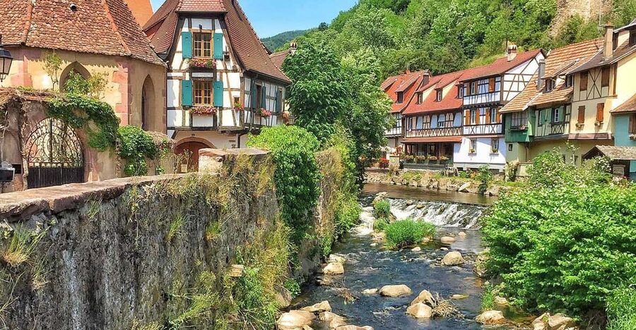 From Strasbourg: Medieval Villages & Wine Tasting Day Trip - The wine route coach rides, panoramas plus narration