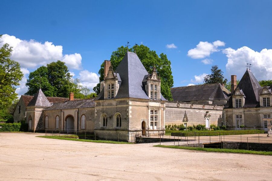 From Tours: Chambord, Chenonceau & Lunch at Family Chateau - Chambord’s double helix and Francis I apartments: the wow factor stop