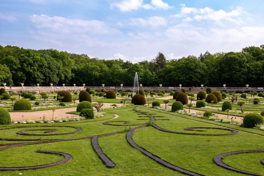 From Tours: Chambord, Chenonceau & Lunch at Family Chateau - FAQ