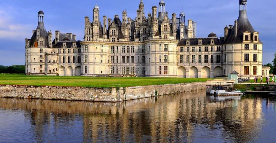 From Tours: Chenonceau and Chambord Castles Guided Tour - The 8-hour van day from Tours: what your time looks like