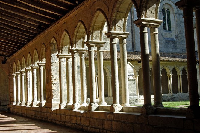 Full-day Saint-Emilion: Village, Undergrounds and Châteaux - The rhythm of the day: Bordeaux to Saint-Émilion without stress