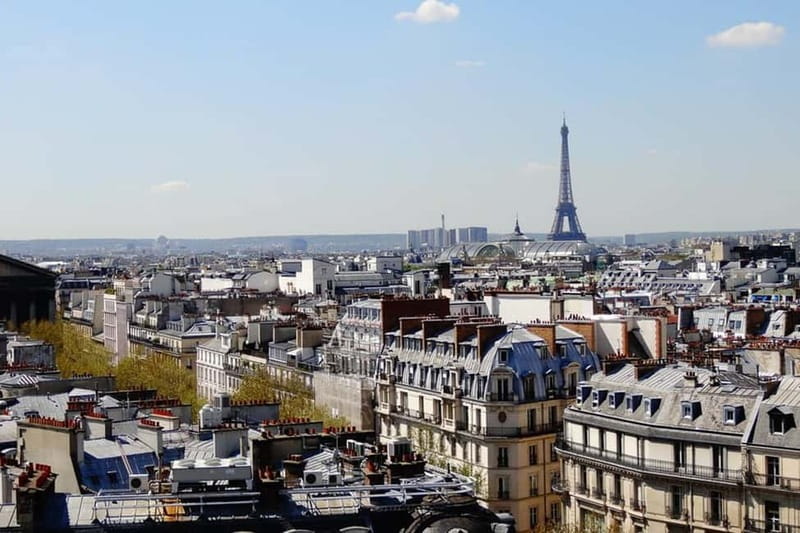 German private Walking Tour through Montmartre & Passages - Sacré-Cœur and Place du Tertre, with context beyond the photos