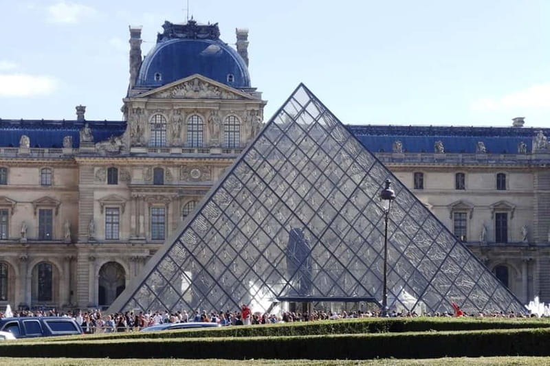 German private Walking Tour through Montmartre & Passages - What to wear and how to make the most of the walking