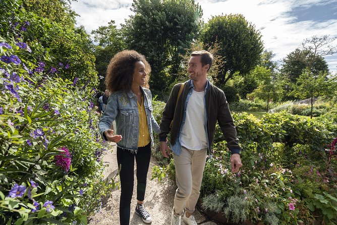 Giverny and Monet's House Half Day Trip from Paris Guide or Audio - Audio App in 10 Languages vs Art Historian Guides