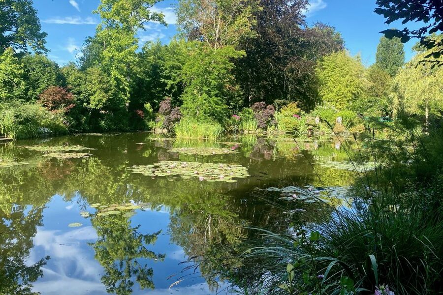 Giverny Versailles Trianon Small Group by Minivan from Paris - Giverny free time for village wandering and lunch