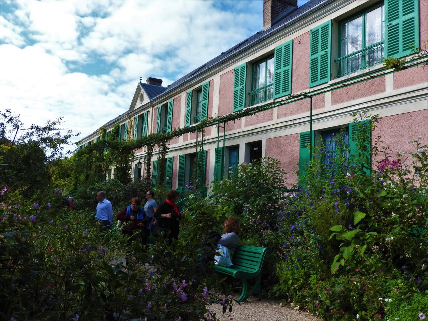 Giverny Village Walking Tour & Skip-the-Line to Monet Garden - Logistics that help you feel prepared