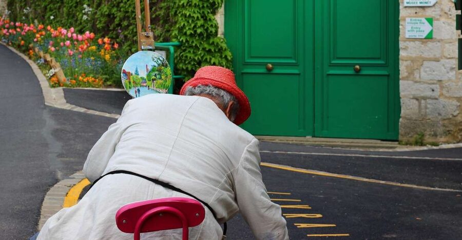 Giverny Village Walking Tour & Skip-the-Line to Monet Garden - The guided village walk: more than pretty streets