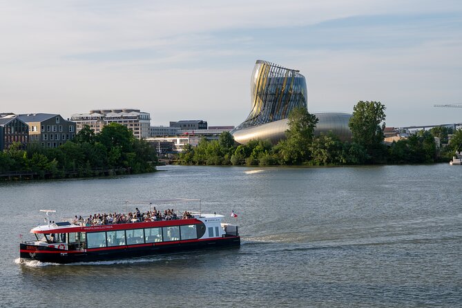 GUIDED CRUISE – BORDEAUX UNESCO - The river route: Pont de Pierre to the Aquitaine Bridge