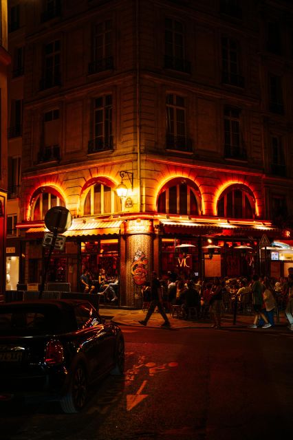 Guided Tour of Paris in Classic Convertible - Eiffel Tower and Arc de Triomphe: landmark stops that actually deliver photos