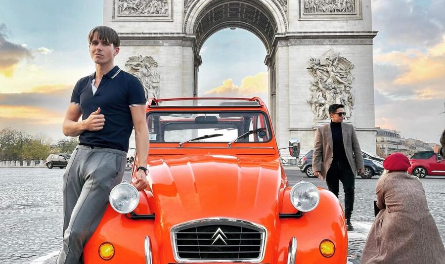 Guided Tour of Paris in Classic Convertible - Seine banks, bridges, and Pont des Arts for a romantic ride on wheels