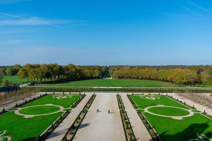 Guided tour of the Château de Chambord - Terrace Time: Seeing the Roofline After the Story