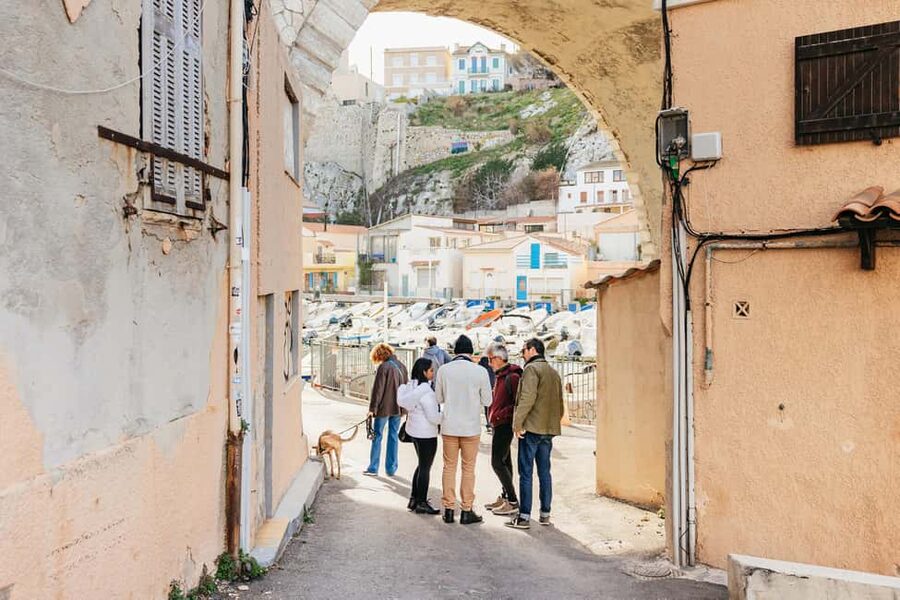 Guided Walk in beautiful and hidden neighborhoods - Key things that make this tour worth it