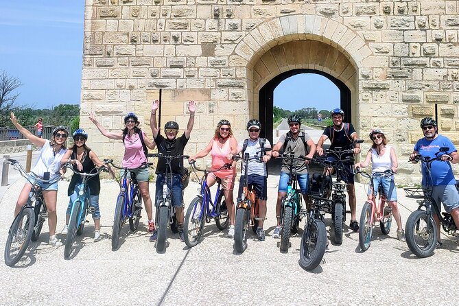 Happy tour camargue an immersion by bike and scooter E - Vineyards, villages, and keeping it less touristic