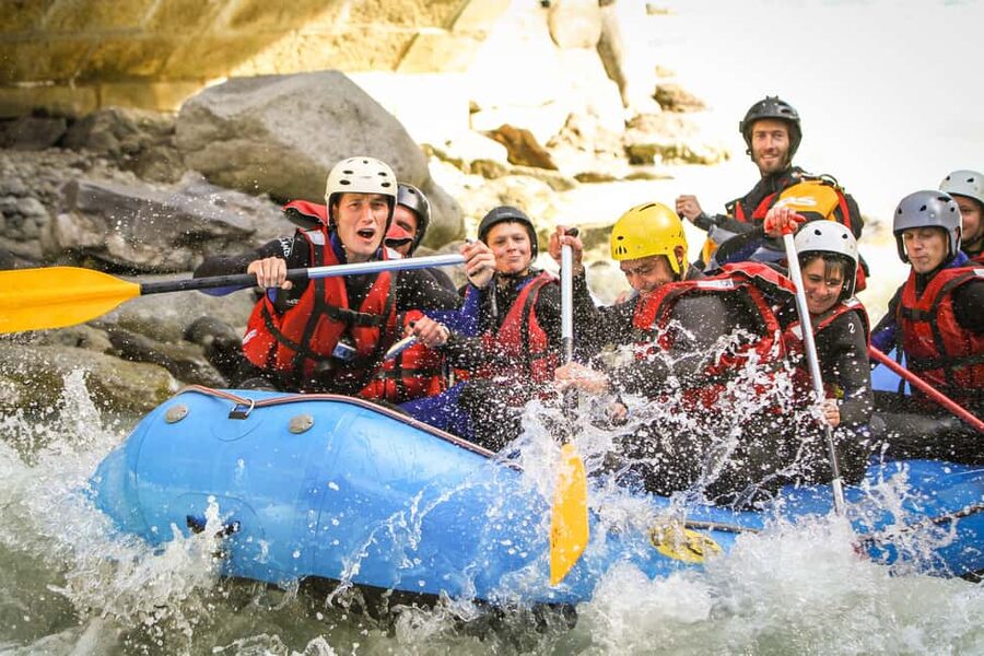 Haute-Savoie: introductory rafting trip and aperitif - 70 minutes of Arve River rafting: 8 km and six rapids