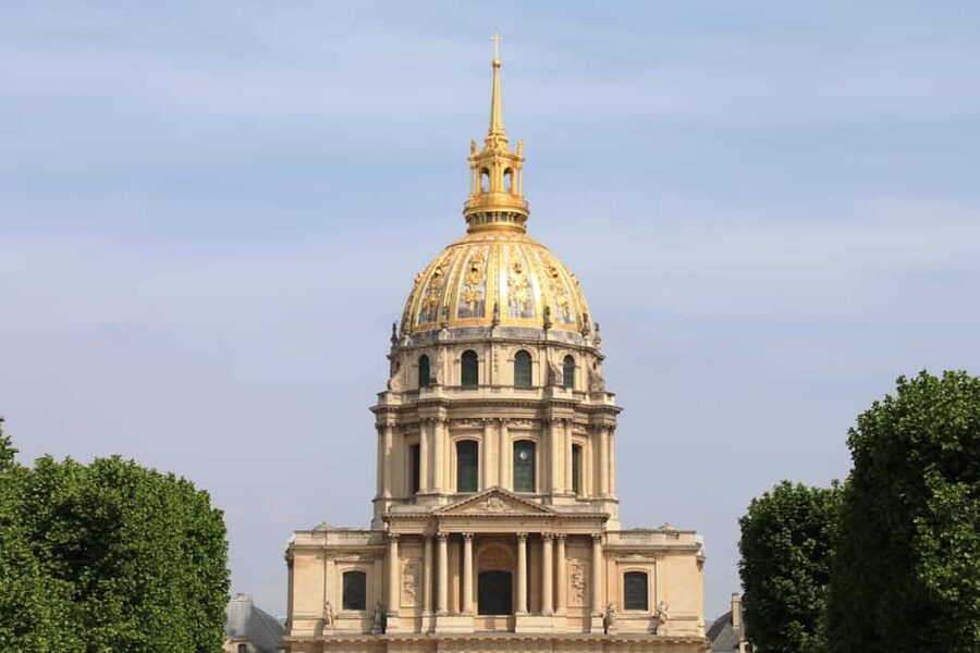 Highlights of Paris Bike Tour in English or Dutch - Seine River Views and the Eiffel Tower Moment