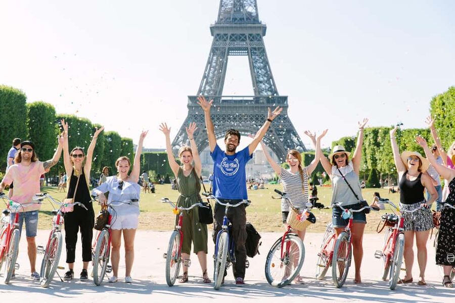 Highlights of Paris Bike Tour in English or Dutch - Louvre Museum and Tuileries: Grand Buildings Meet Human Scale