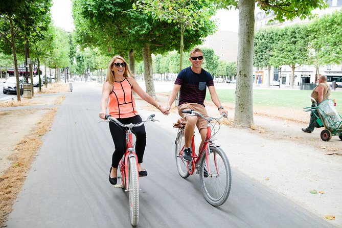 Highlights of Paris Bike Tour w/ a Local Guide (English or Dutch) - Getting ready for Paris bike riding (and staying calm)