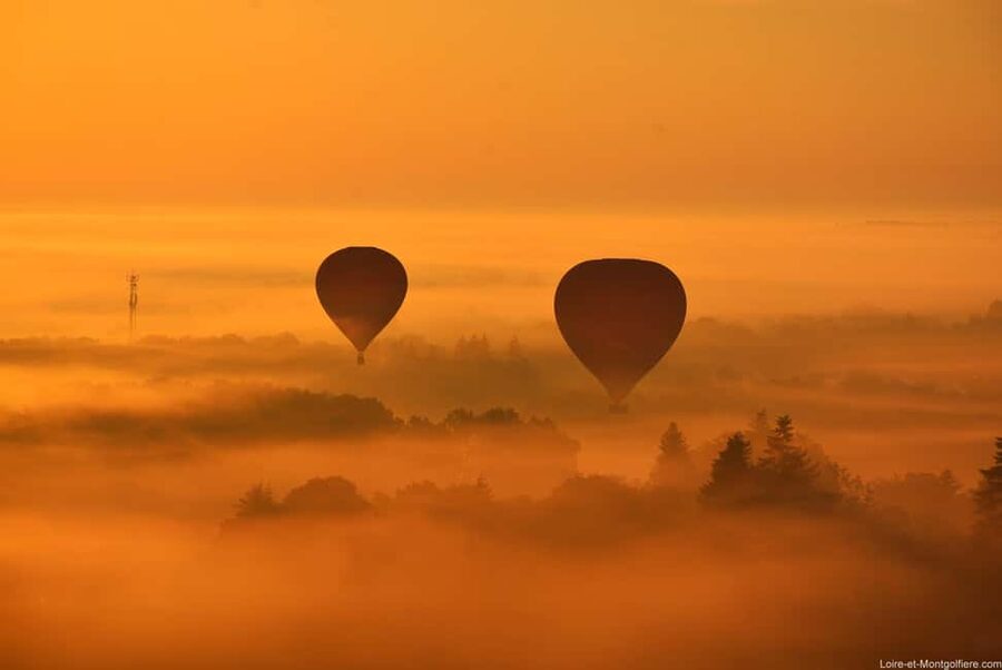 Hot Air Balloon Flight above the Castle of Chenonceau - Before takeoff: the safety briefing and balloon prep moment