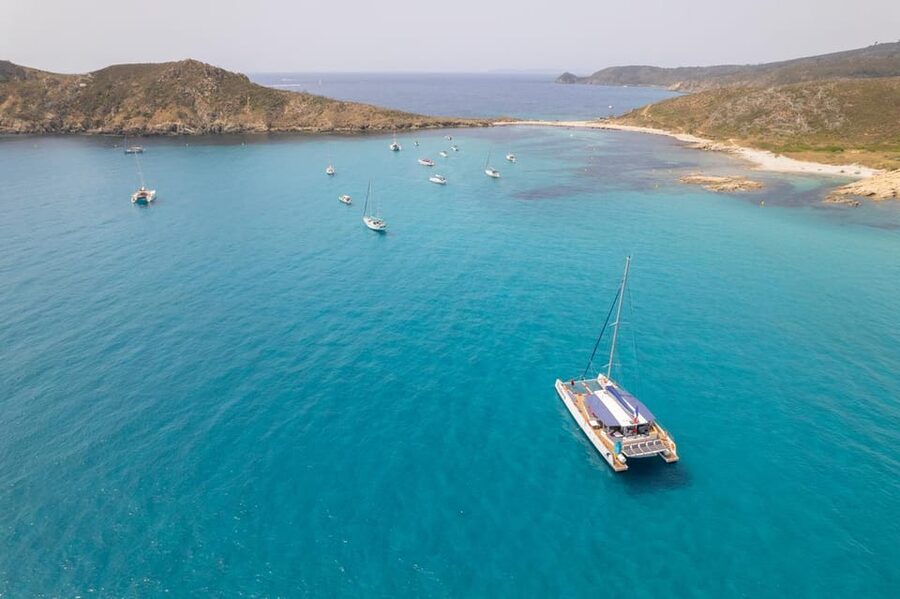 Hyères, Brégançon & Porquerolles : Full-Day cruise with Meal - Hyères to Brégançon, the catamaran way