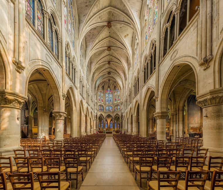 Île de la Cité & Notre-Dame Guided Tour - Shakespeare & Company, a quick Left Bank mood shift
