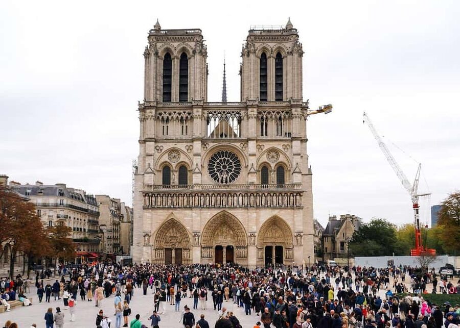 Île de la Cité & Notre-Dame Guided Tour - Meeting at the Tour de l’Horloge, and the pace for a 90-minute tour