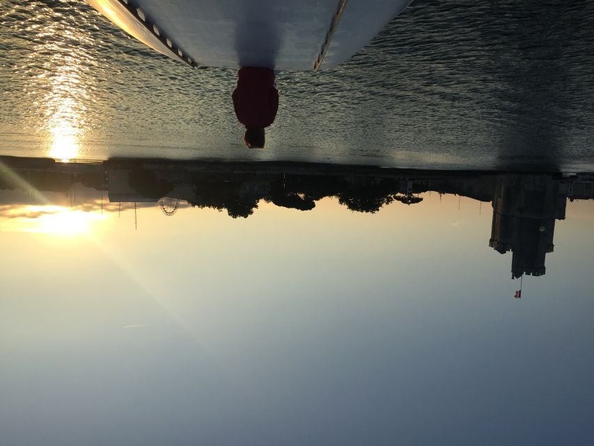 La Rochelle: 1-Hour-15-Min Boat Tour of the Bay - Richelieu Tower (1627): a lighthouse with a real job