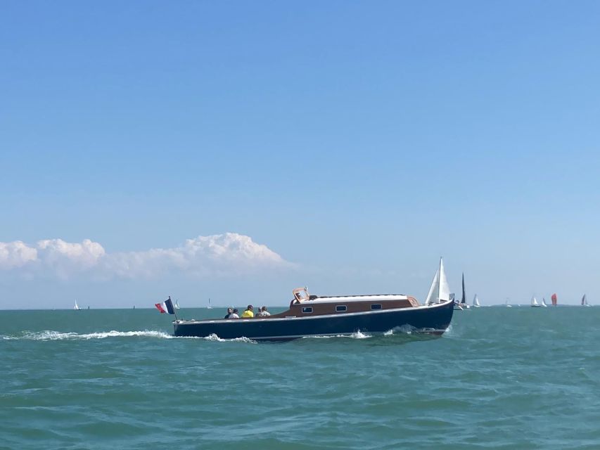 La Rochelle: 1-Hour-15-Min Boat Tour of the Bay - The channel and bay: let the sea breeze do its thing