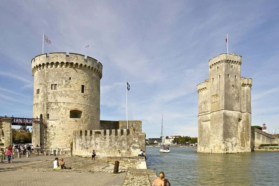 La Rochelle : Private Custom Walking Tour With a Local Guide - Rue de la Grosse Horloge and the first photo stop