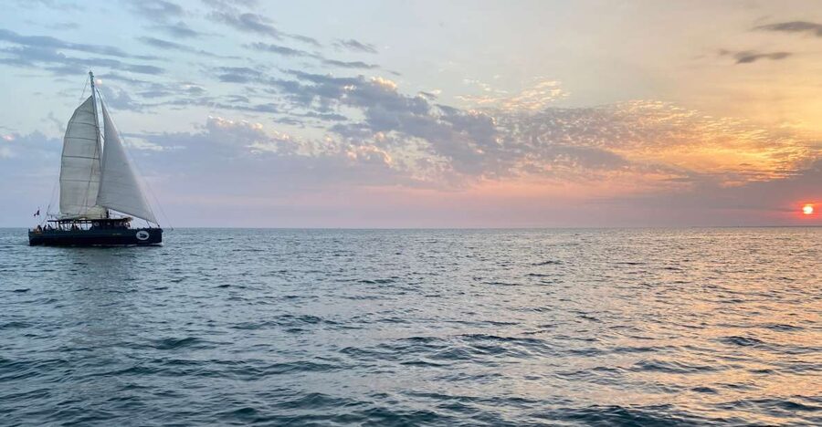 La Rochelle: Sailing Cruise - The calm shift: when engines shut down and sailing takes over