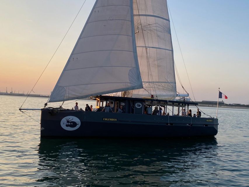La Rochelle: Sailing Cruise - Crew chat that connects the boat to La Rochelle and the sea