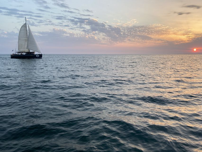 La Rochelle: Sailing Cruise - The return leg: a final passage between the towers