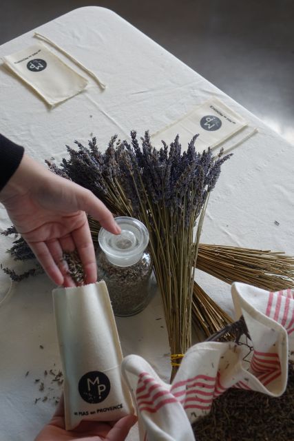Lavender Field & Distillery Tour between Nimes & Arles - Getting there from Arles or Nîmes with bus or free parking