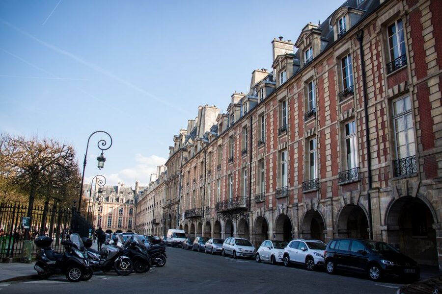 Le Marais: Pastry and Chocolate Food Tour - Jewish Quarter Streets, Mansions, and Stories You Can Point To