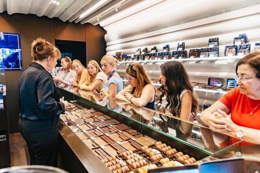 Le Marais Walking Food Tour with Cheese, Wine & Pastries - Weather, comfort, and the one thing you should not skip