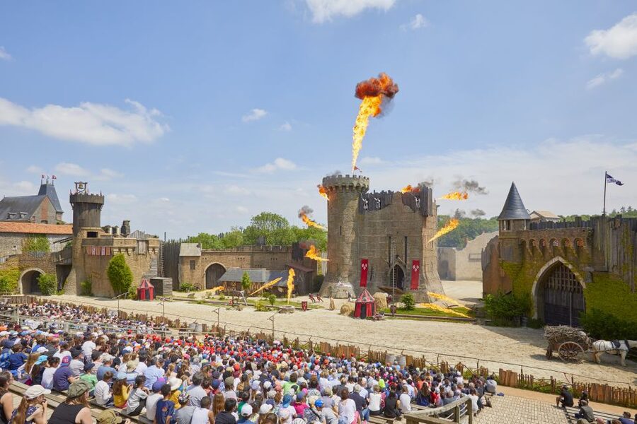 Les Epesses: Puy du Fou Theme Park 1-Day Entry Ticket - Night at Puy du Fou: Les Noces de Feu under water and fire