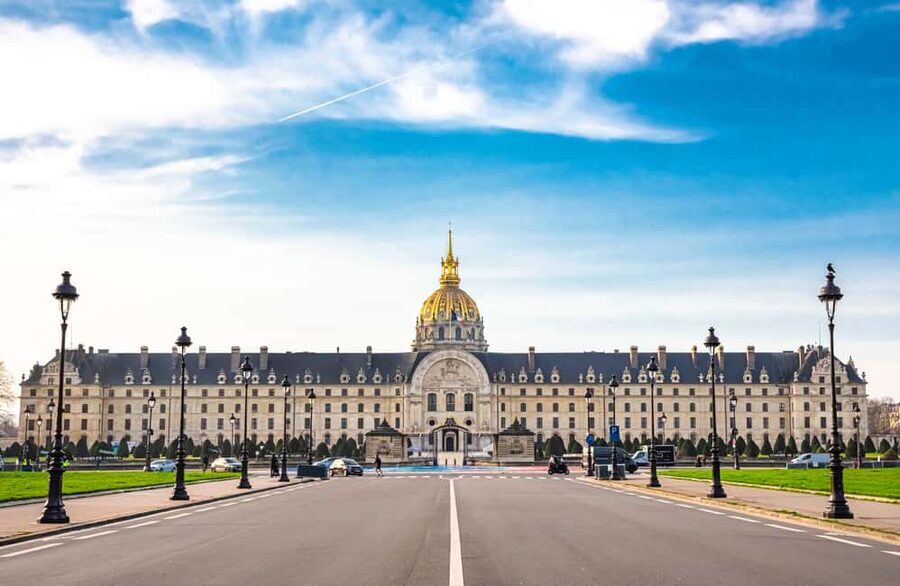 Les Invalides: Napoleon's Tomb & Army Museum Entry - Interactive battle experiences and the multimedia guide option
