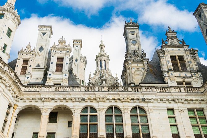 Loire Valley Wine and Castles Small-Group Day Trip from Paris - Chateau de Chenonceau: the Ladies Chateau built over a river